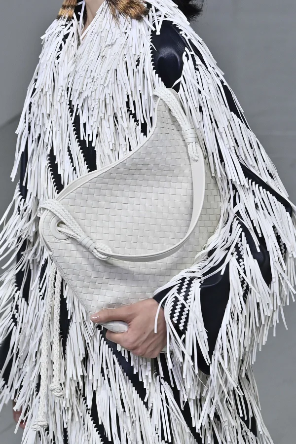 Franjas dominam passarelas em Brasília e nas semanas de moda internacionais - destaque galeria