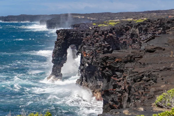 Famoso arco de larvas de 500 anos do Havaí desaba após tempestade