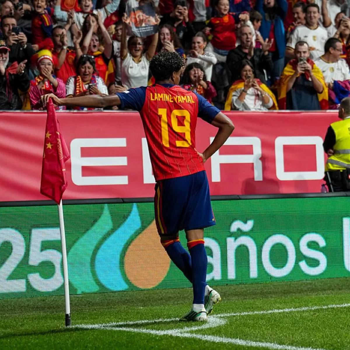 Com gols de Yamal e Rodri, Espanha bate a Tchéquia na Liga das Nações