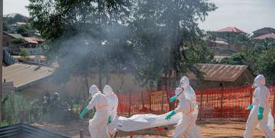 De acordo com o governo congolês, foram registrados 6186 casos confirmados e 3007 mortes desde que o surto foi declarado, em meados de maio Foto: Stringer/Anadolu via Getty Images