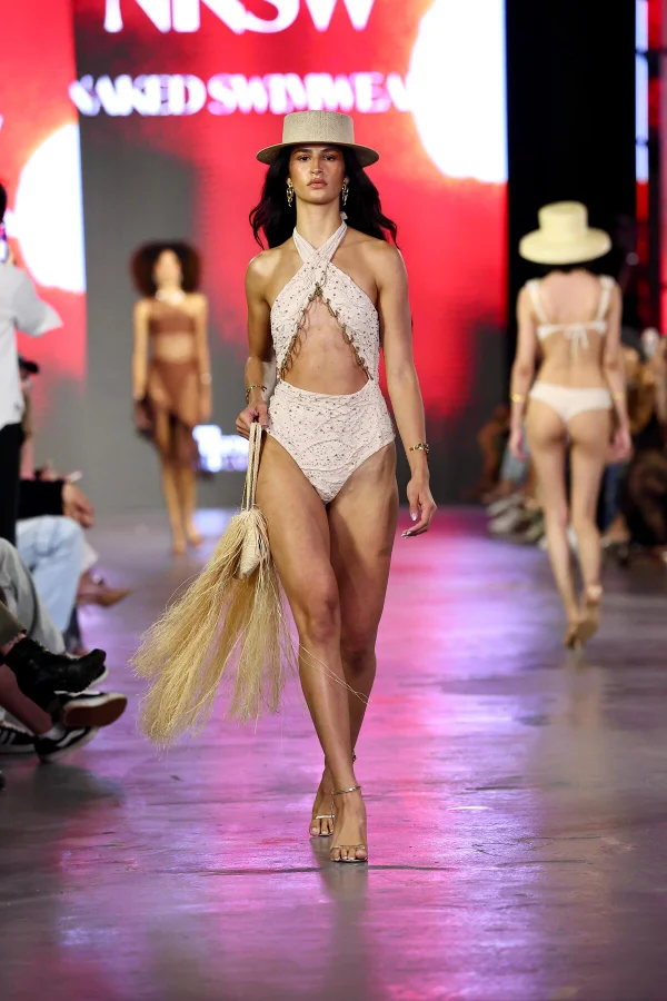 Franjas dominam passarelas em Brasília e nas semanas de moda internacionais - destaque galeria