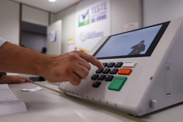 Nova Zelândia abre urnas e dá início às Eleições 2026 no exterior - destaque galeria