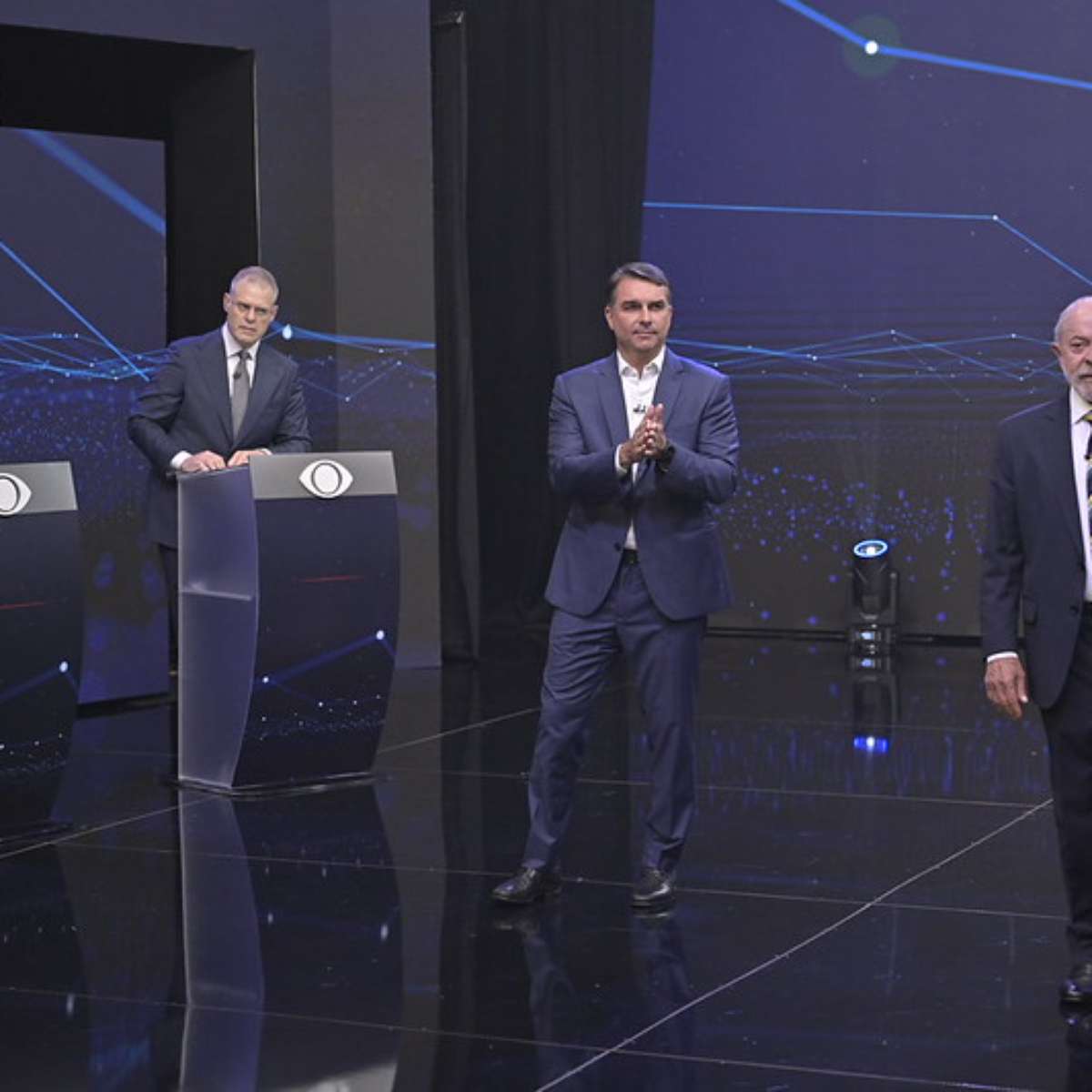 Provocações, bronca e falso alarme de bomba: o debate entre Flávio Bolsonaro e Lula em 7 pontos