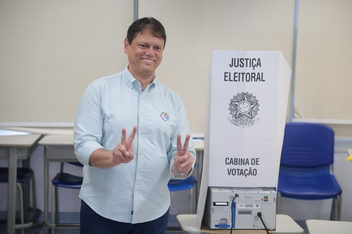 Tarcísio cita otimismo com possível gestão Flávio e voto de indignação com governo sem coragem