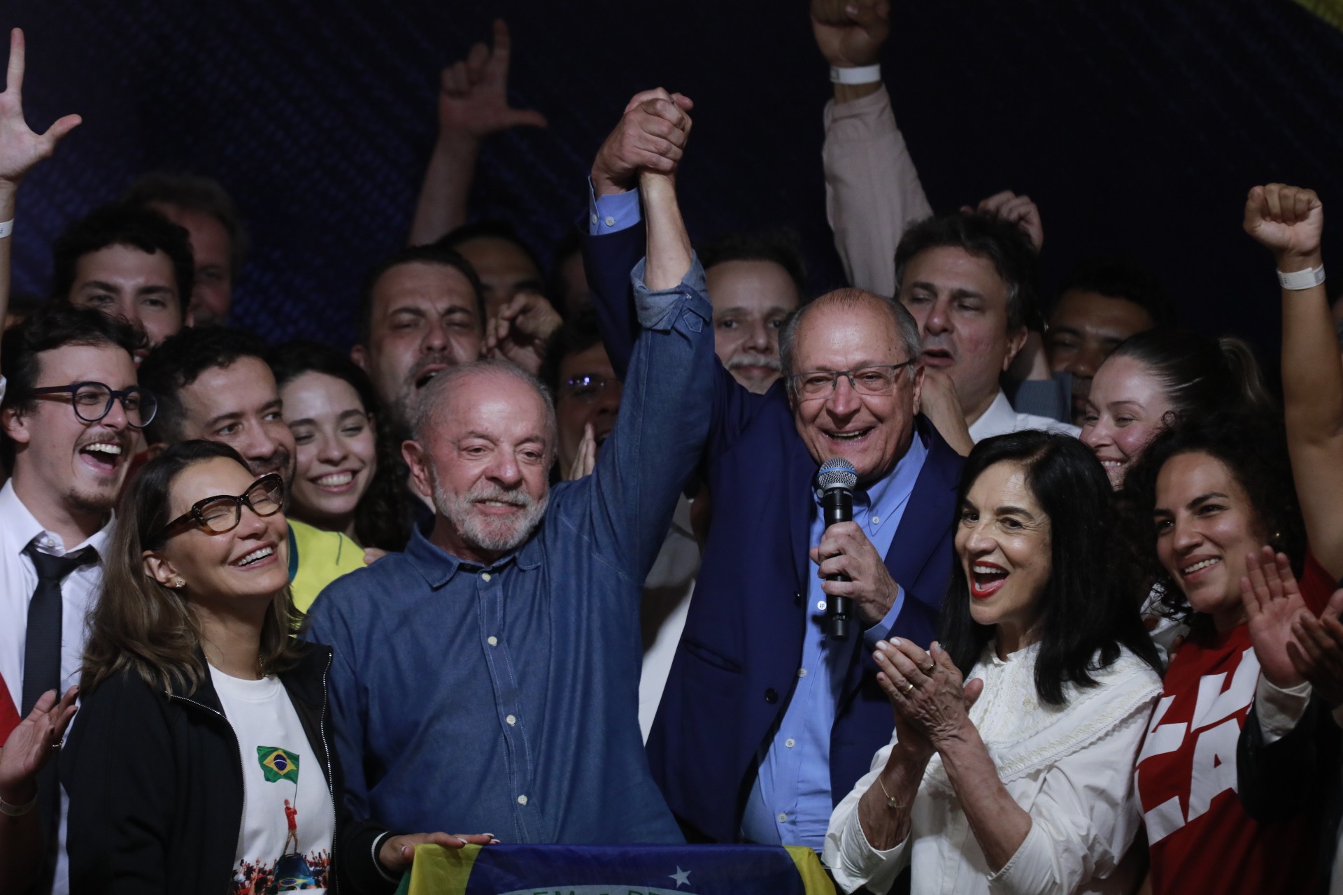 Uma eleição histórica, de emoção e reviravolta, e o desafio do dia seguinte