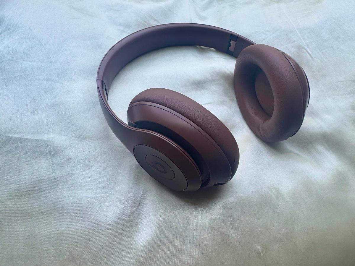 Abandonei meus AirPods para os Beats Studio Pro, e eles estão em promoção agora por apenas US$ 150