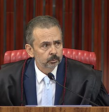 Vice-PGE Alexandre Espinosa criticou a imprensa por assinatura de advogado de Garotinho em parecer a favor de desistência: 'Vassalos da desinformação' Foto: Reprodução/YouTube/@justicaeleitoral