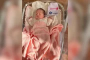 Outubro Rosa: 5 anos após câncer de mama, mulher engravida e amamenta bebê