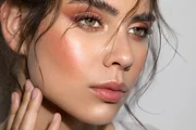Delineado vermelho vira trend de make para o Halloween; confira inspirações