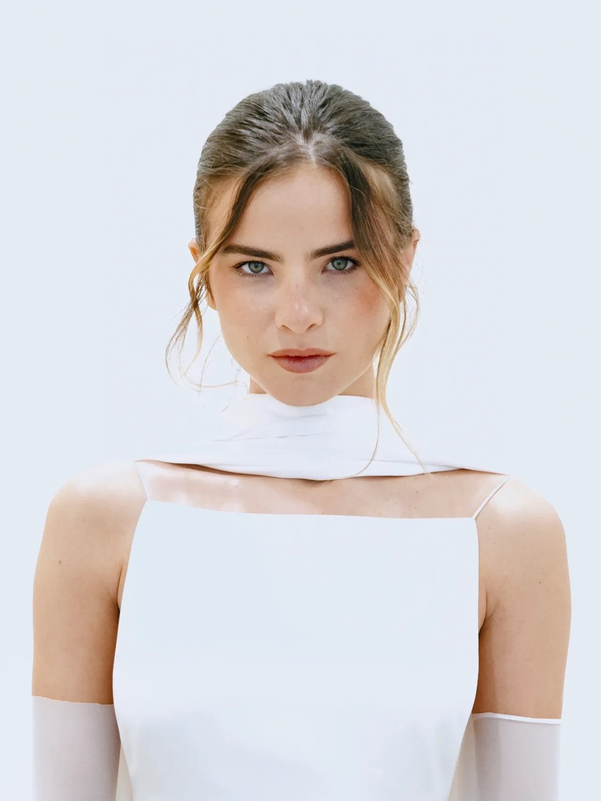 Giulia Be se casa com Conor Kennedy em vestido Harris Reed feito sob medida
