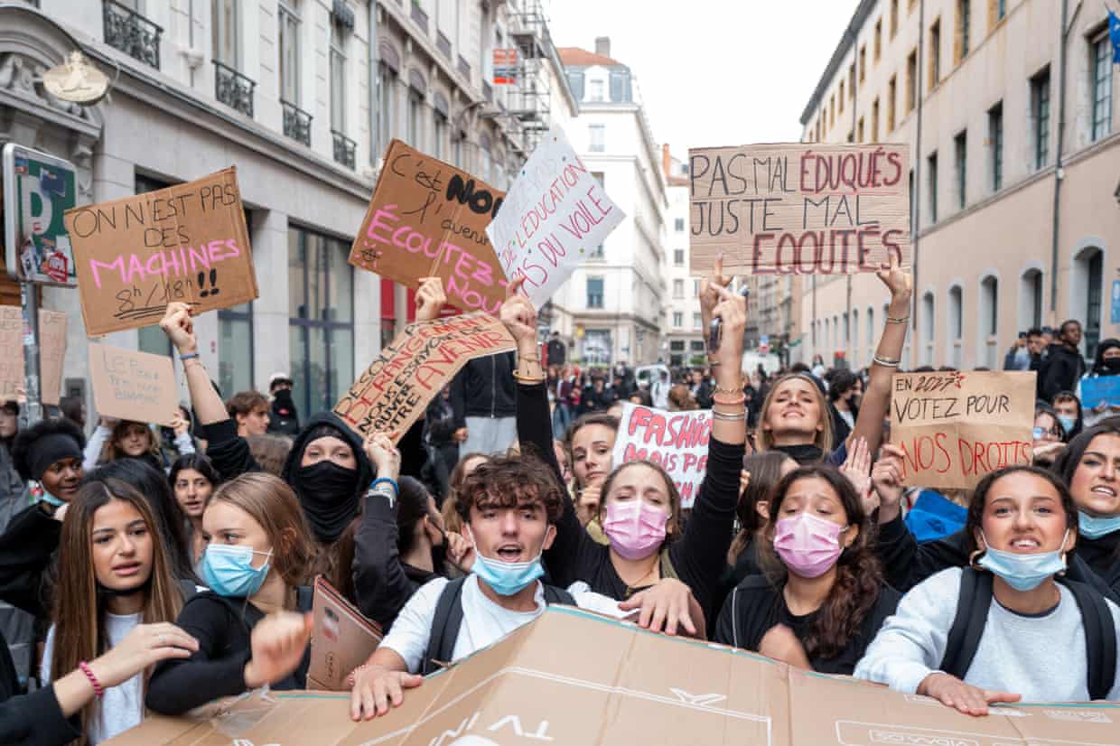 Mais de 400 escolas na França serão fechadas na segunda-feira, com mais protestos planejados