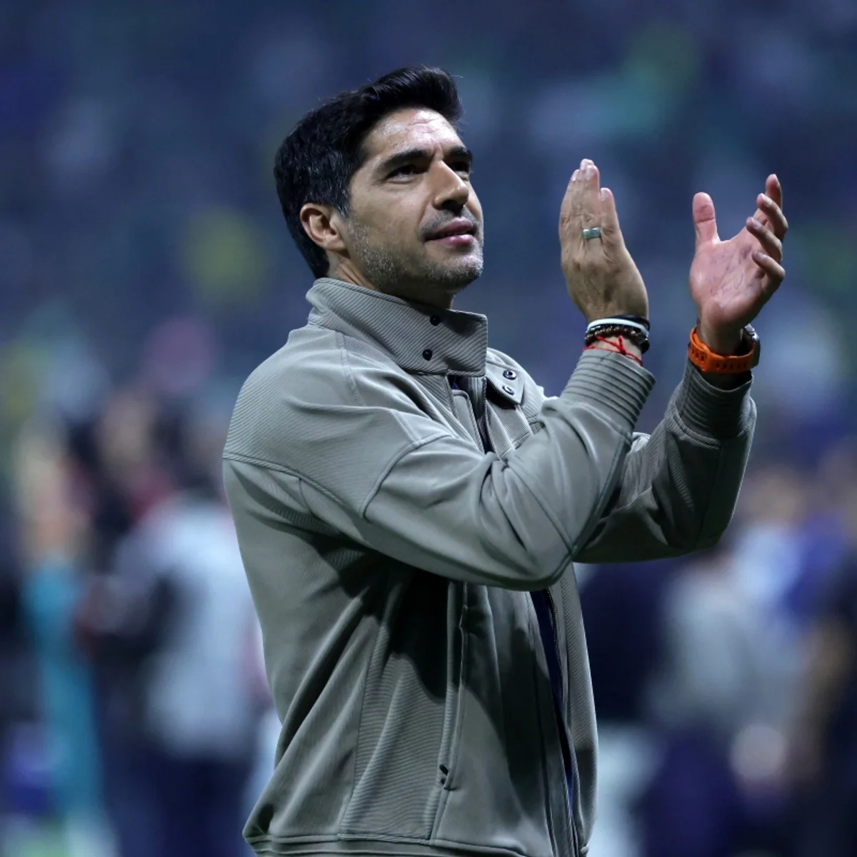 Abel Ferreira parabeniza jogadores do Palmeiras após classificação