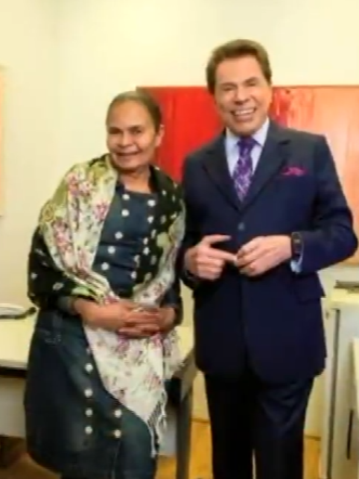 'Bife do Silvio Santos' será vendido na marmitaria de ex-camareira do apresentador; ela deseja voltar à Bahia