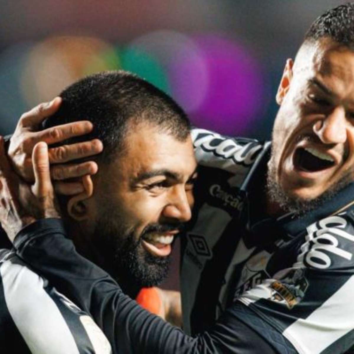 Coutinho analisa estreia com vitória pelo Santos: "Aguentei bem"