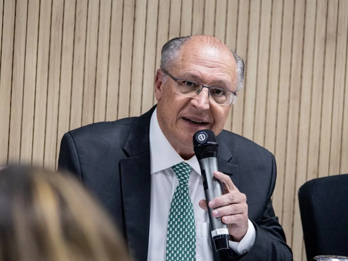Alckmin diz que vê com "preocupação" possível partidarismo no Judiciário