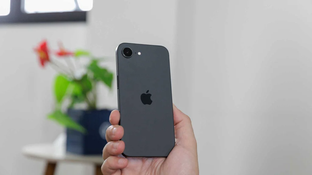 iPhone 16e fica mais barato que Galaxy S25 FE em oferta na Amazon