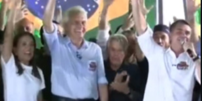 Caido e Flávio Bolsonaro em ato nesta terça-feira, 6, em Goiânia Foto: Reprodução/Instagram/@ronaldocaiado