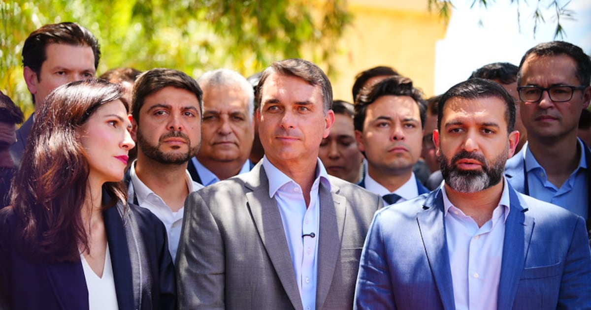 Flávio pediu que aliados do Congresso voltem a estados para impulsionar campanha nas bases