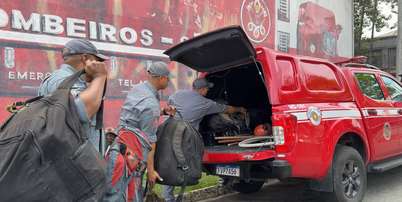 Equipes da Defesa Civil e Corpo de Bombeiros de S&atilde;o Paulo preparando equipamentos e suprimentos para embarque ao Amazonas Foto: Divulga&ccedil;&atilde;o / Governo de SP