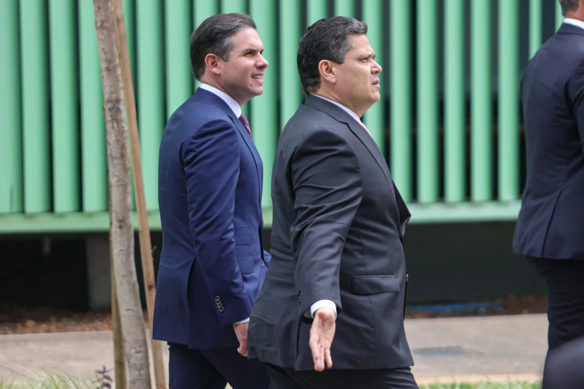 Motta tem cenário mais fácil que Alcolumbre para se reeleger no Congresso