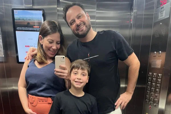 Outubro Rosa: 5 anos após câncer de mama, mulher engravida e amamenta bebê