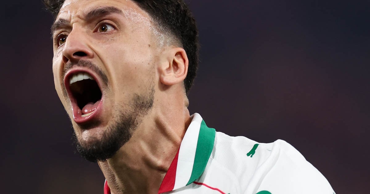 Palmeiras tem início avassalador, bate Athletico com um a menos e dorme na liderança do Brasileirão