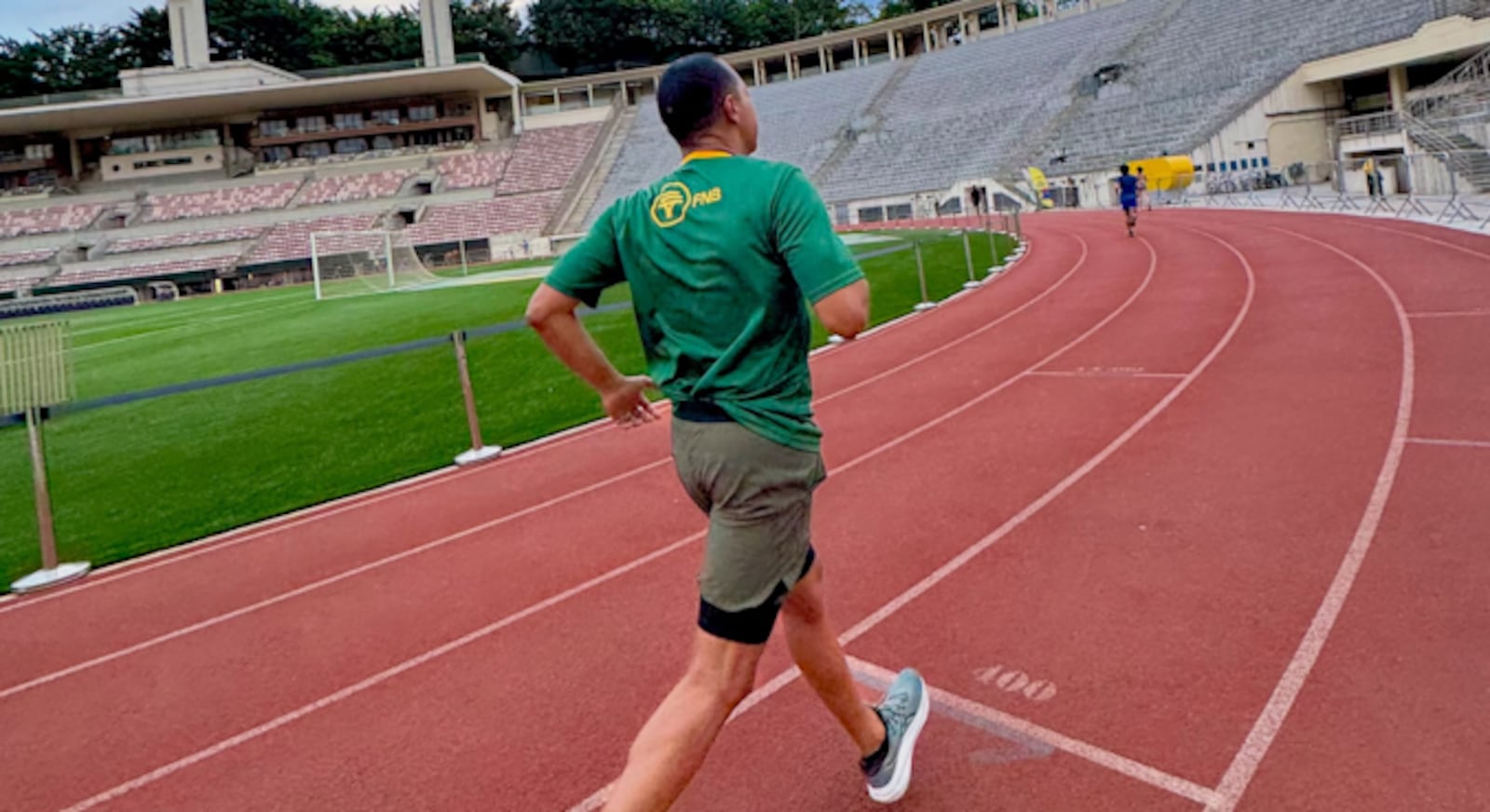 Luiz Fara Monteiro durante treino de corrida na Arena Pacaembu Reprodução/Instagram