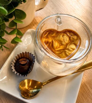 Dia Internacional do Café: bebidas com whey, receitas e sorvete de pingado