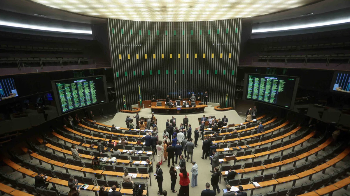 Câmara: 301 deputados se reelegem; 183 exercerão primeiro mandato